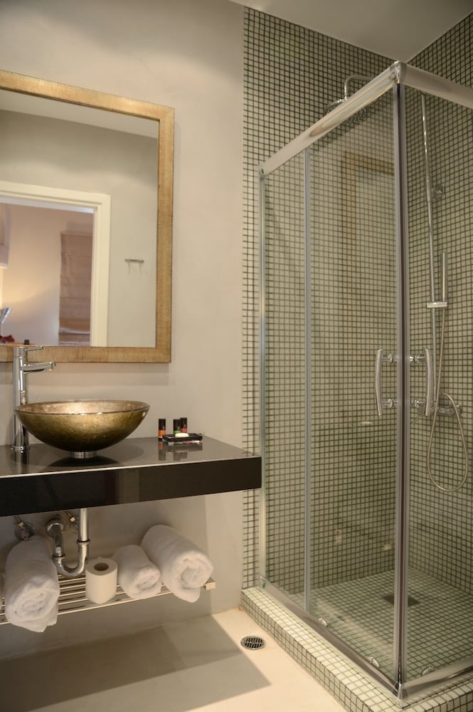 Forest Suites Boutique Hotel 76/79