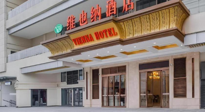 Vienna Hotel (North Square of Chengdu North Railway Station) 11/50