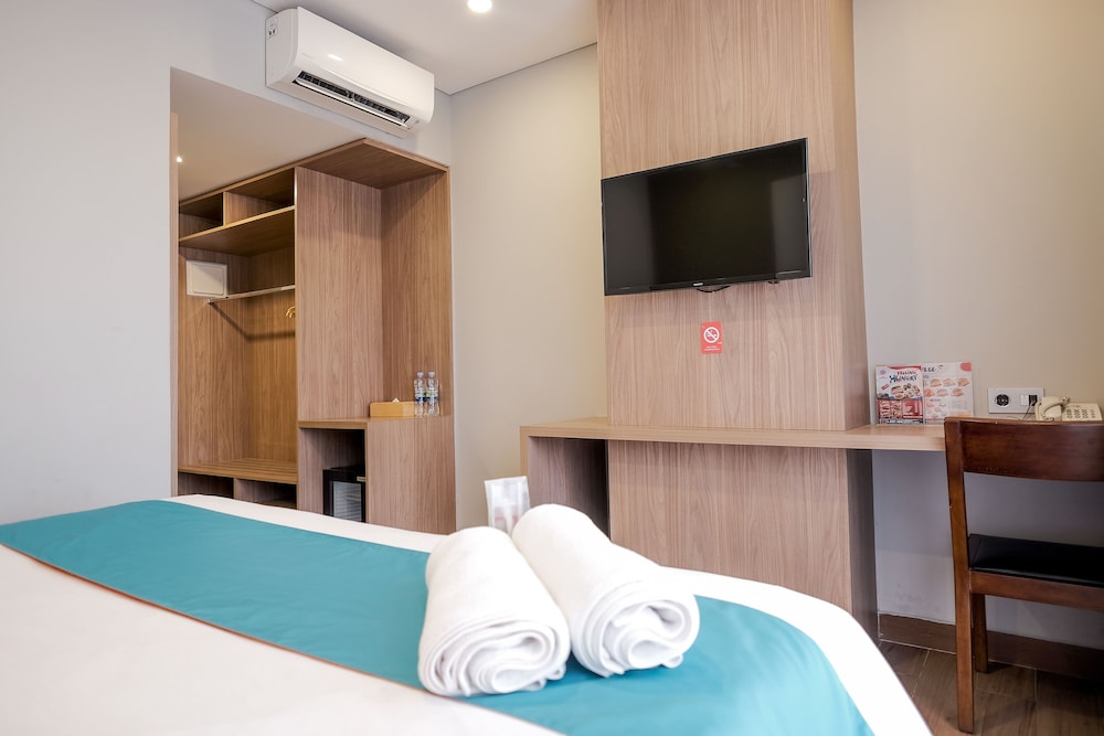 Sans Hotel Puri Indah Jakarta 26/62