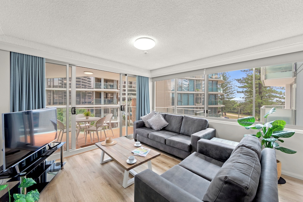 Pacific Regis Apartments 66/79