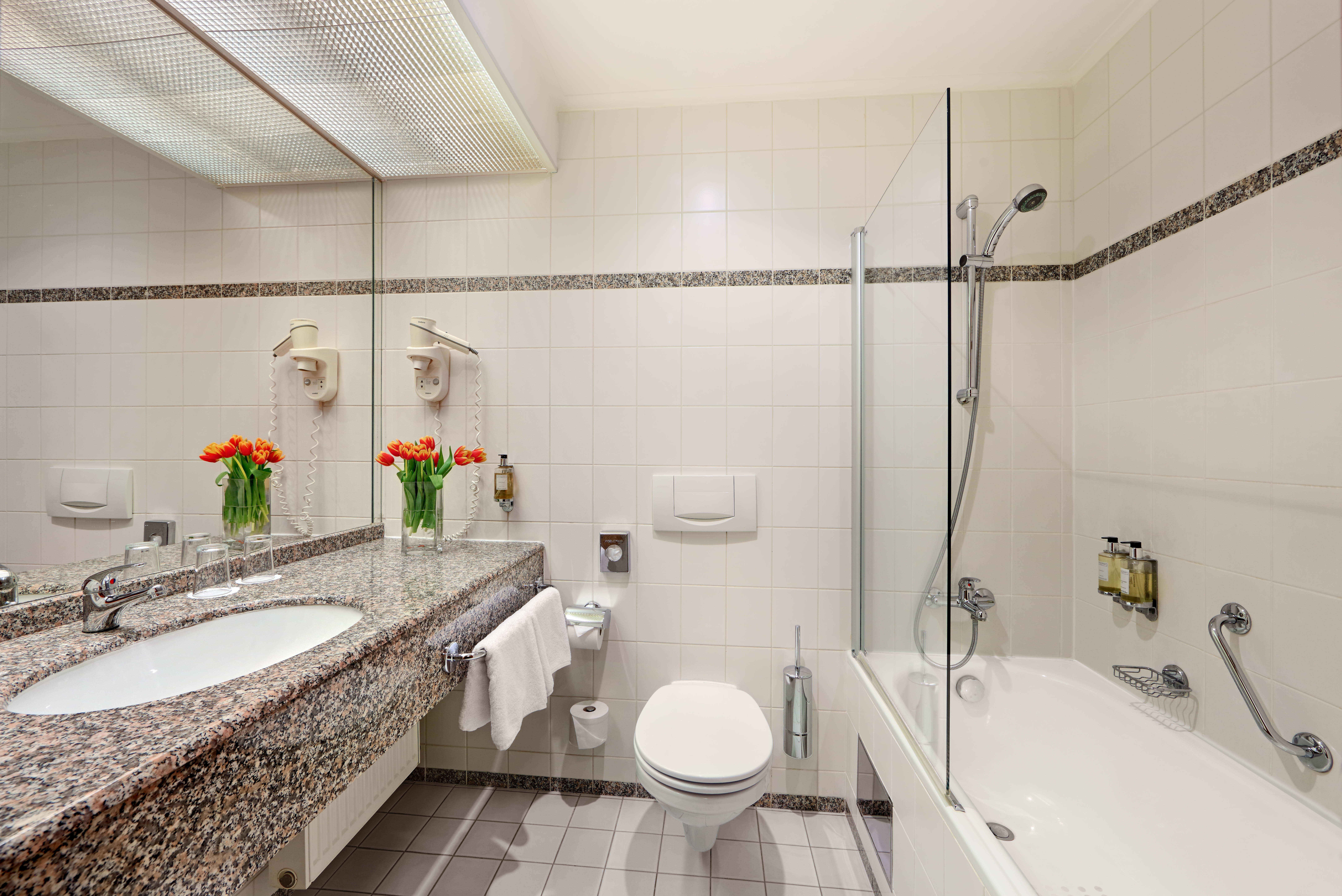 غرفة مفردة، Grand Hotel International 7/8