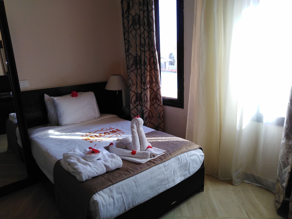 ROHANOU BEACH RESORT AND ECOLODGE 5/35