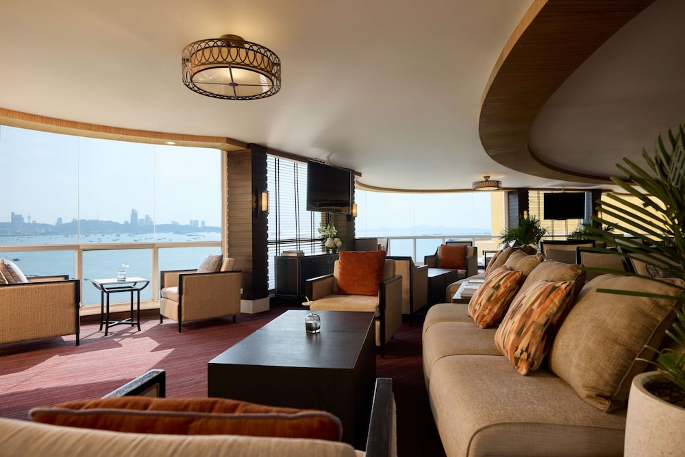 Dusit Thani Pattaya 30/50