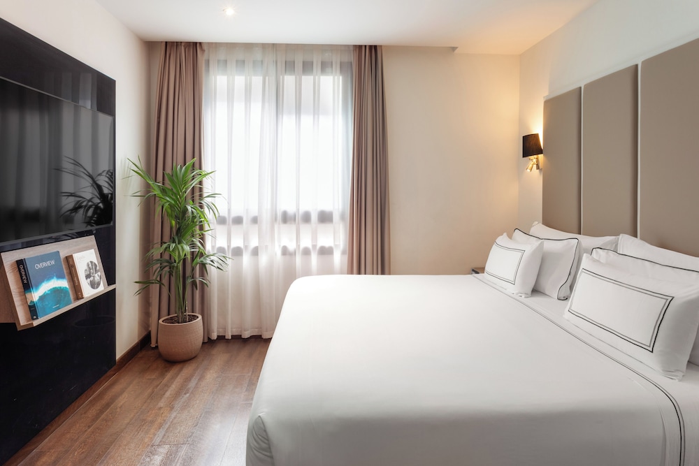 The Level, Premium, Double Bed, Sofa, Bathtub
