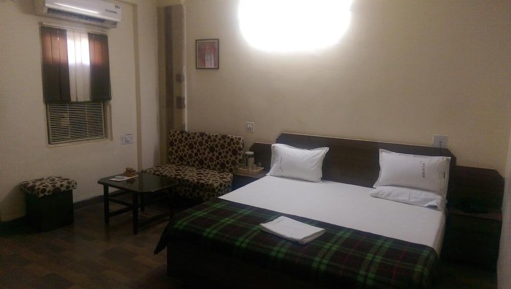 Hotel New Sunder 10/28