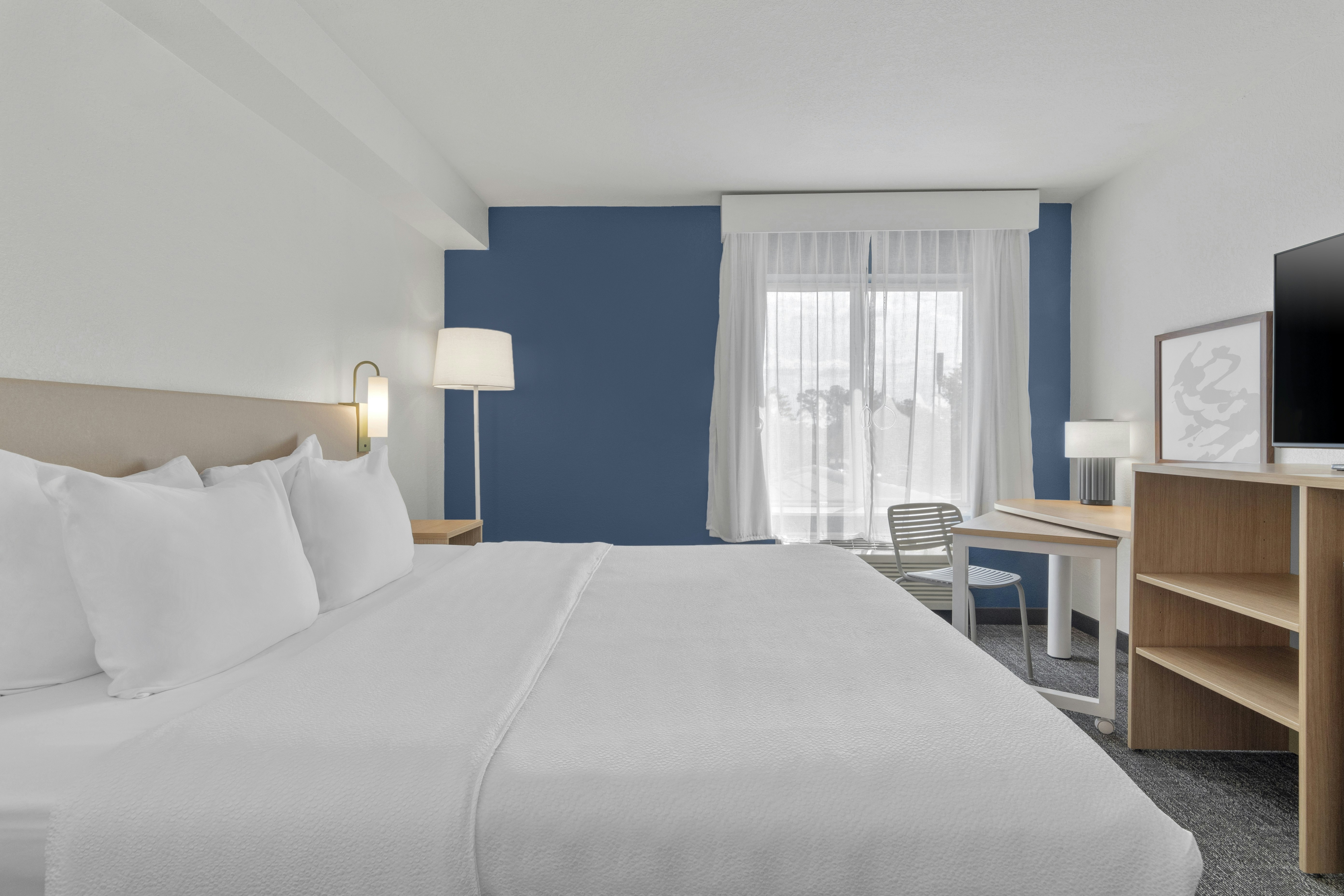ROOM, QUEEN BED, ACCESSIBLE