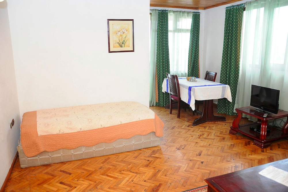 Yeka Guest House 12/36