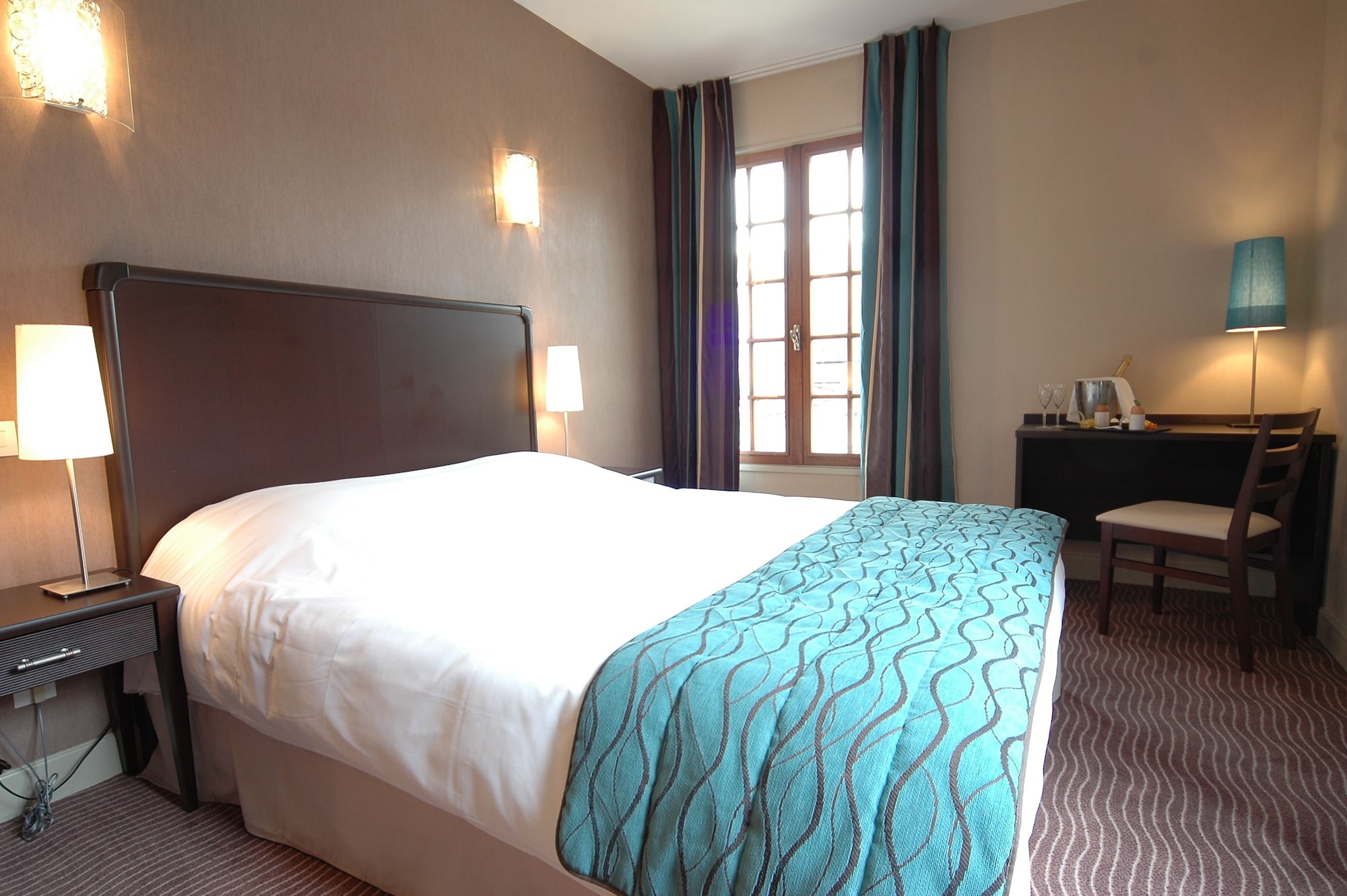 غرفة بسريرين منفصلين وسرير مزدوج أو سريرين منفصلين، Hostellerie La Croix Blanche 7/10