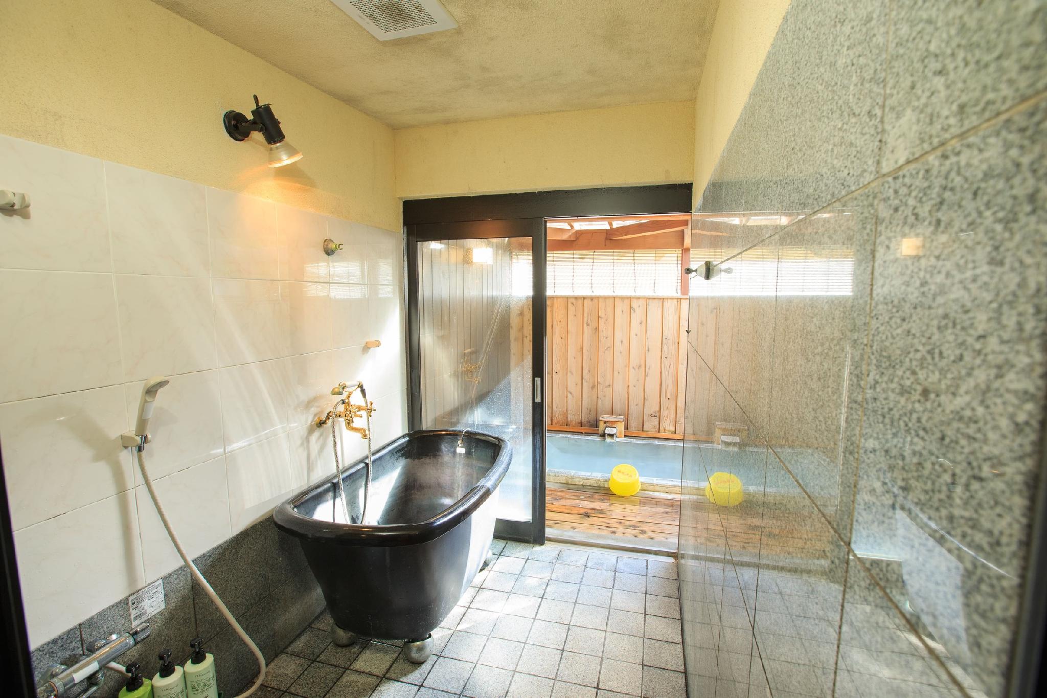 Semi Western, Style, Executive, Mountain View, Outdoor Bath
