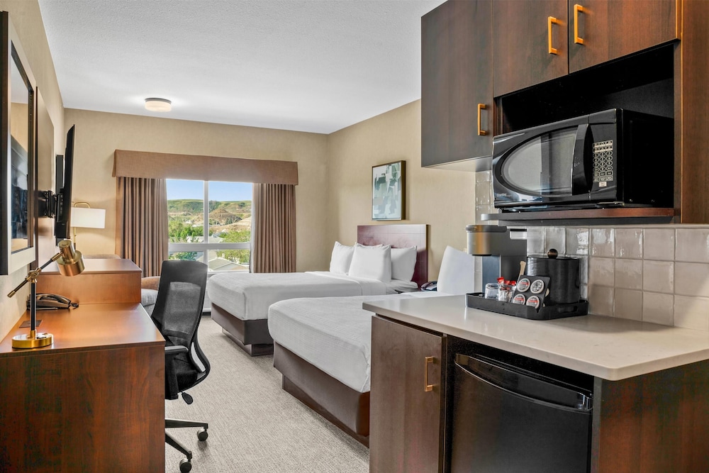 غرفة بسريرين كوين، Ramada By Wyndham Drumheller Hotel & Suites 6/6