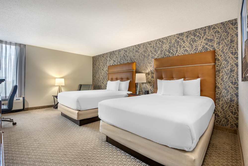 DELUXE, 2 QUEEN BEDS