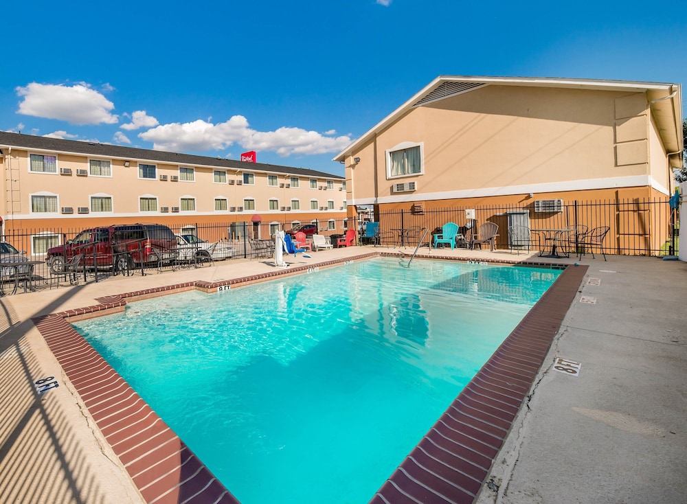 Red Roof Inn & Suites Denton
