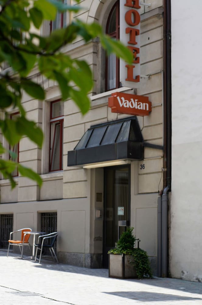 Hotel Vadian 2/50