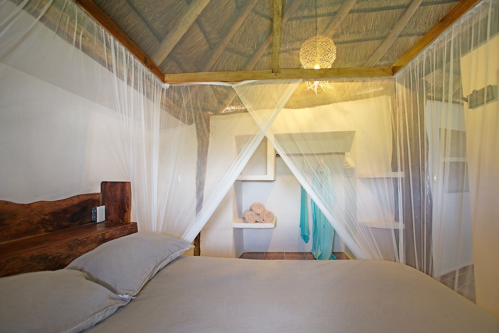 ROOM, SINGLE, SMALL