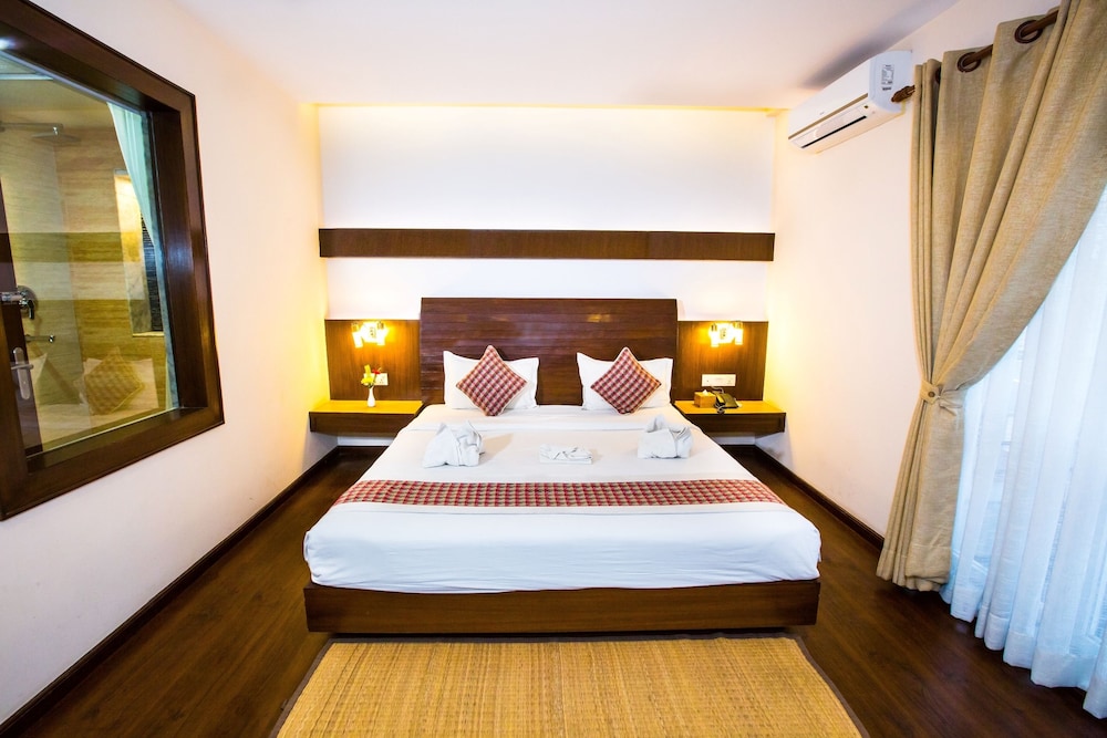 DELUXE, DOUBLE BED, BALCONY