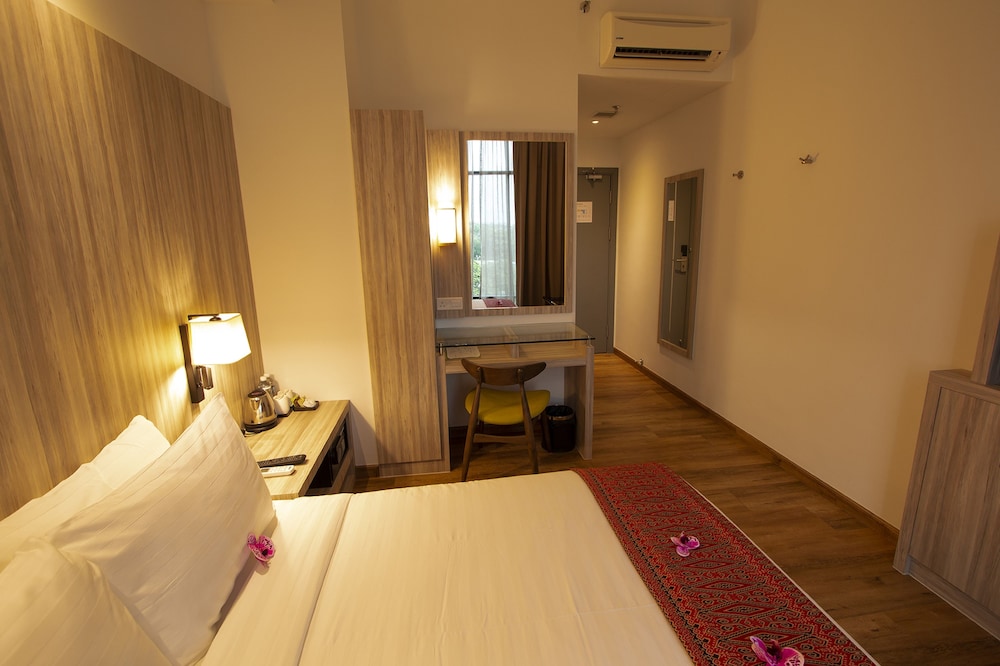 AZ HOTEL & SERVICED APARTMENTS 6/36