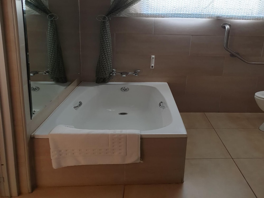 Kuruman Lodge 17/18