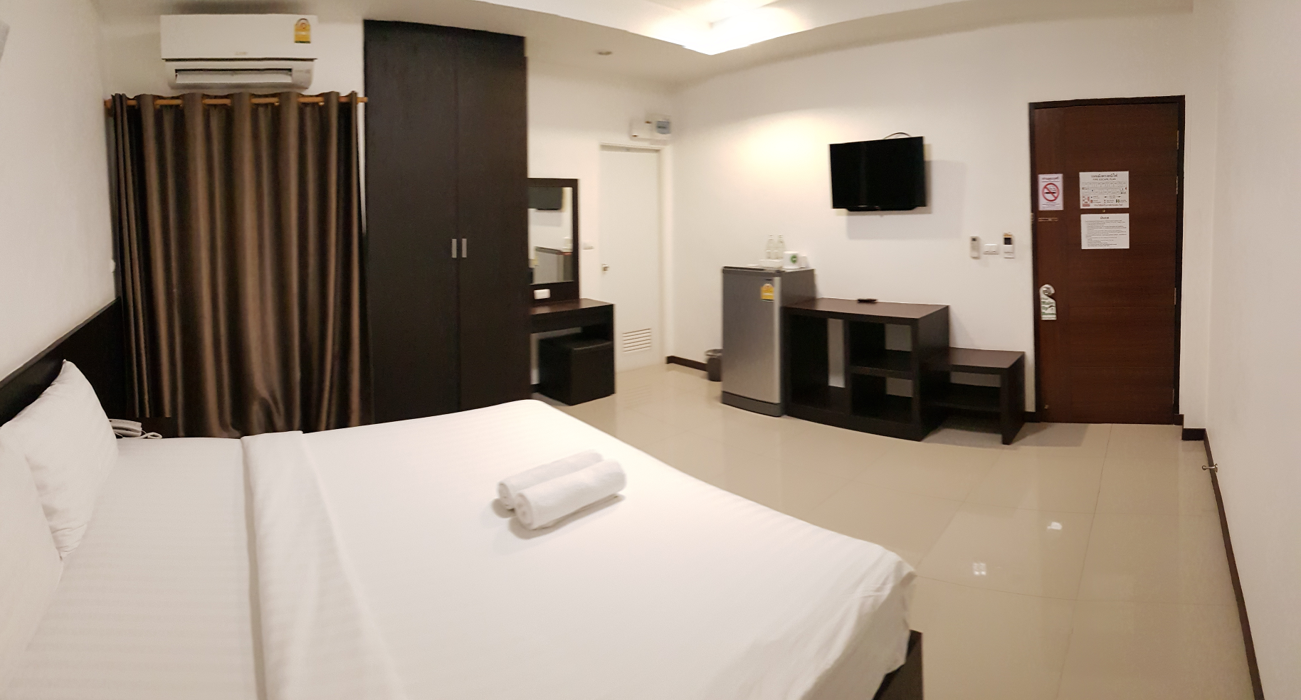 DELUXE, KING BED