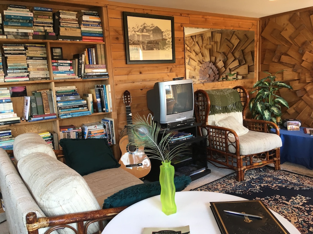 Cottage Lake Bed And Breakfast 18/50