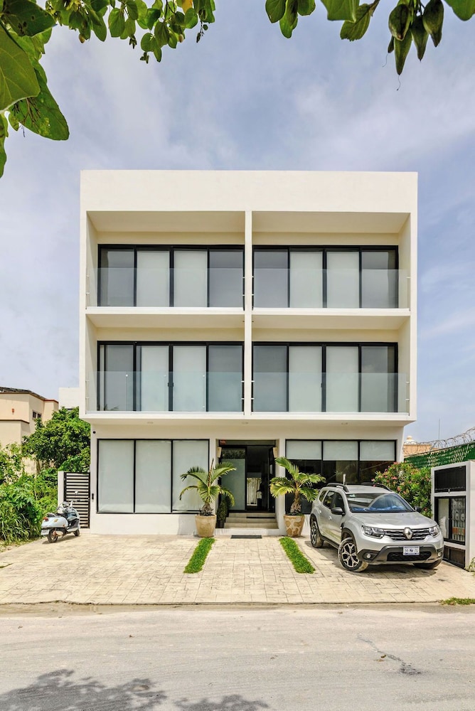 Velas Condos 3/48