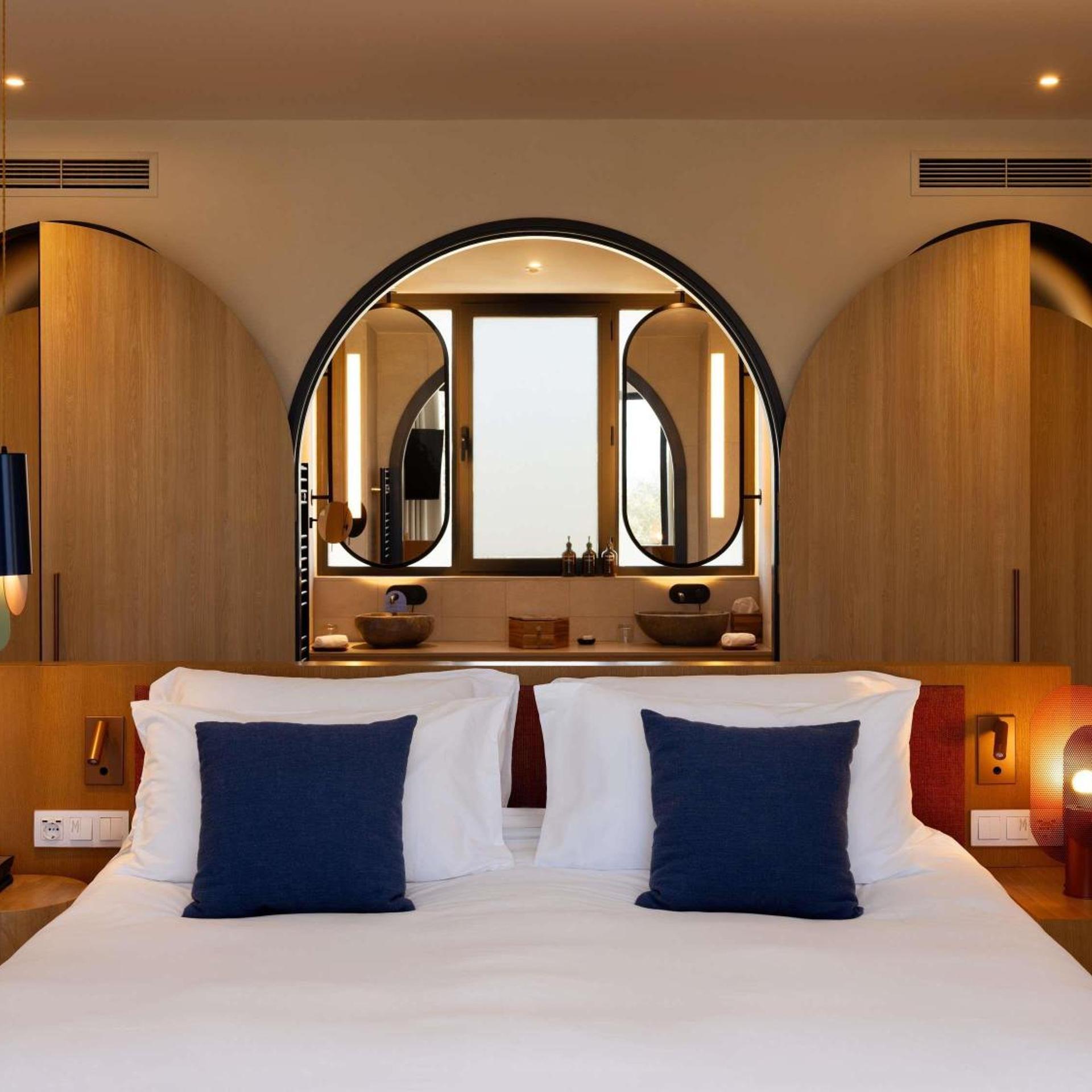 So Suite, King Bed