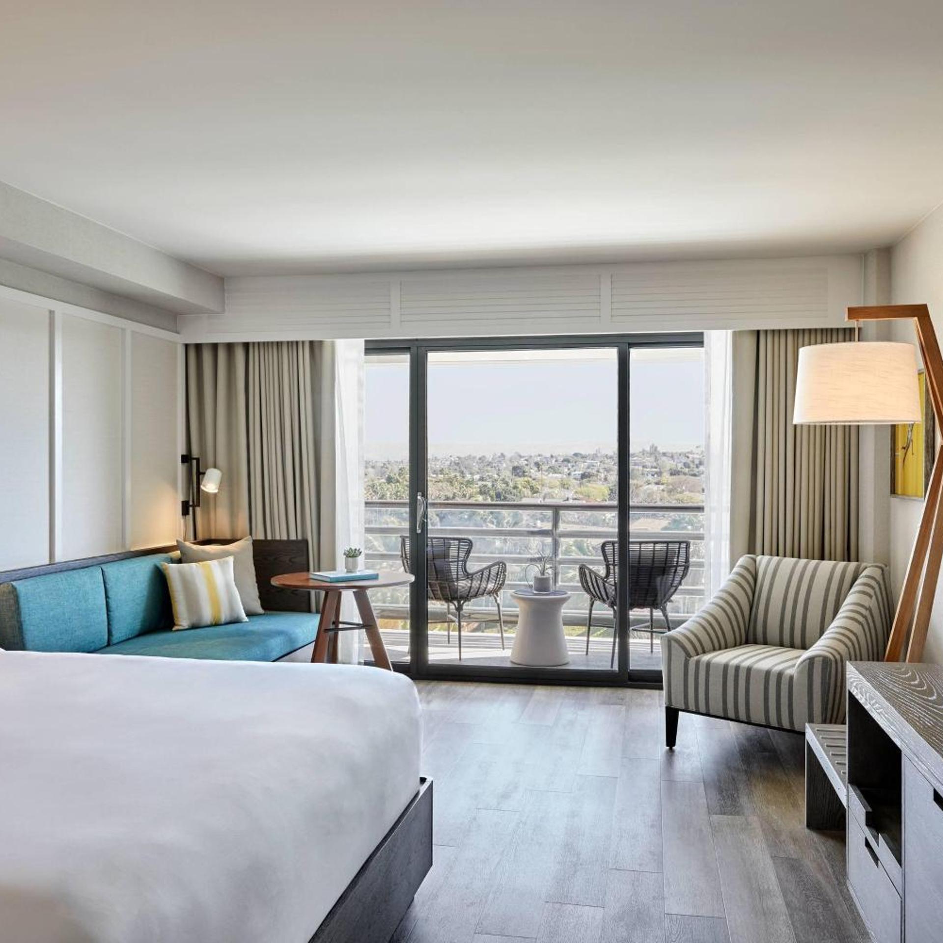 Guest Room, King Bed, Golf Course View, Balcony, Accessible