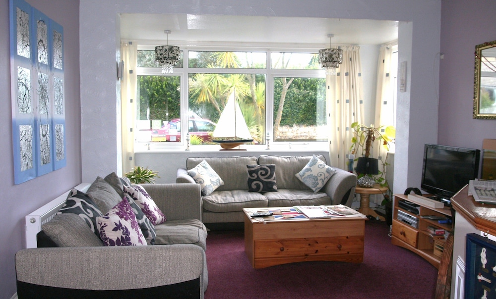 The Swiss Cottage Shanklin 20/31