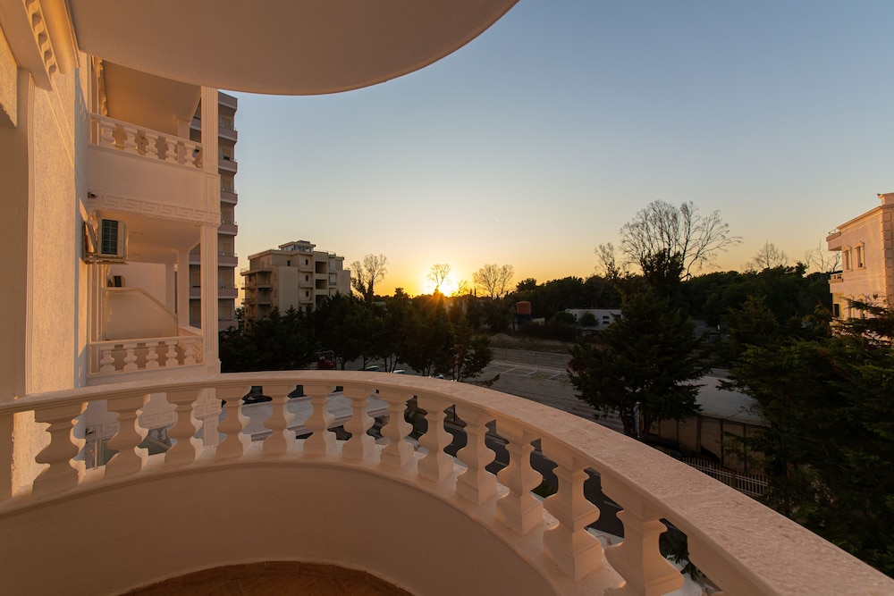 Esal Hotel 39/39