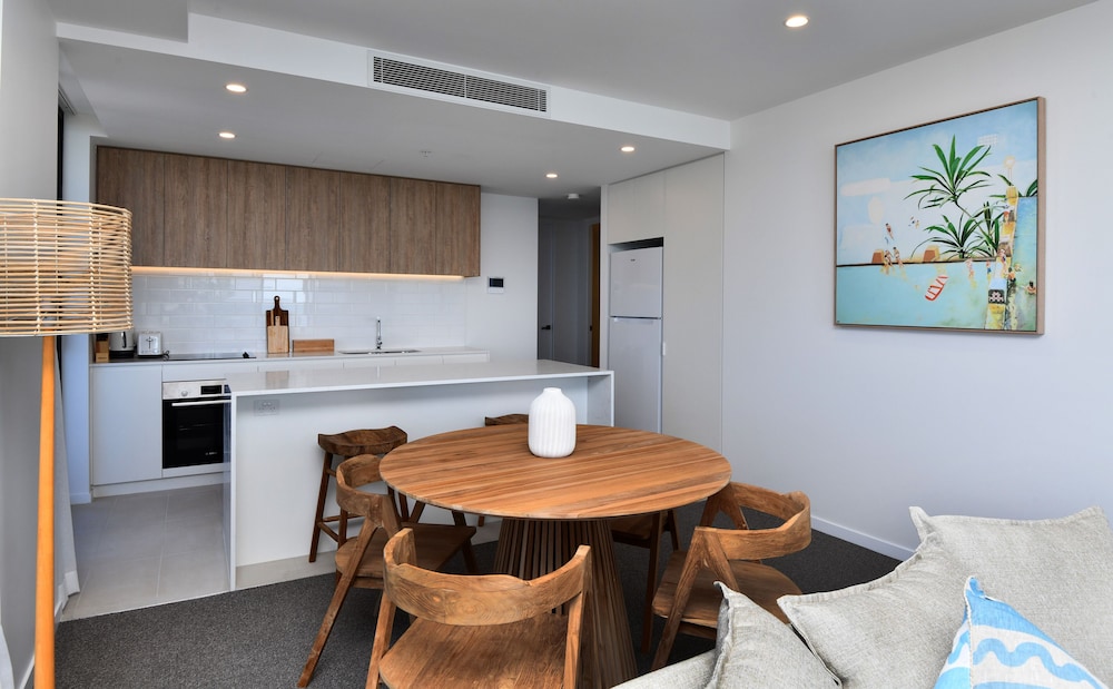 X Kirra Apartment 8/50