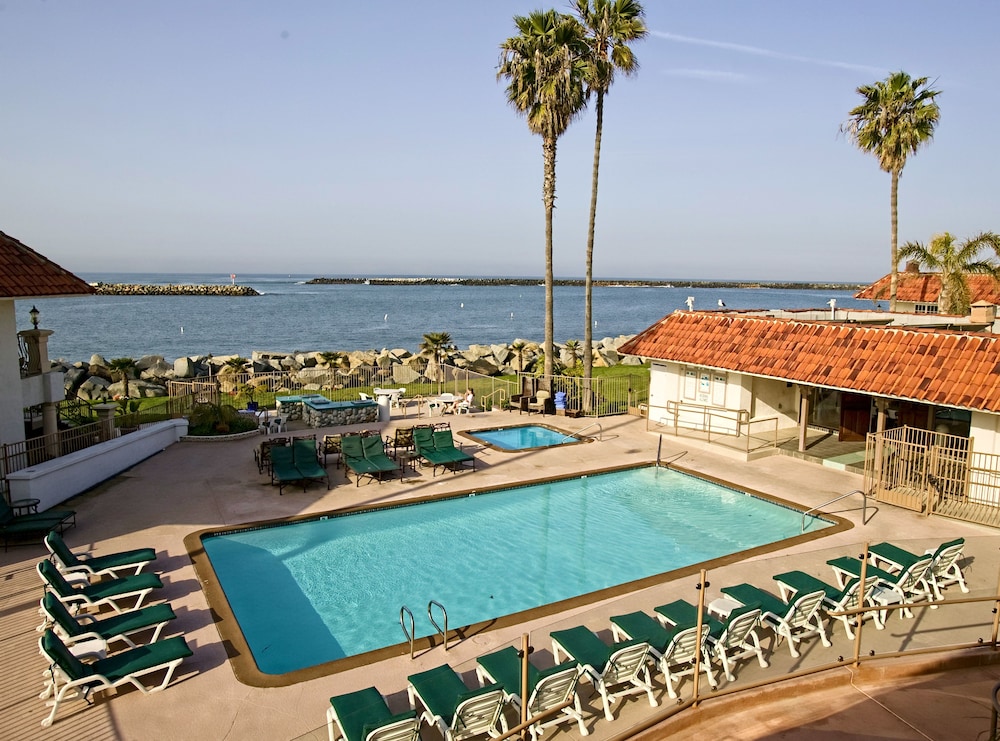 Oceanside Marina Suites 38/43