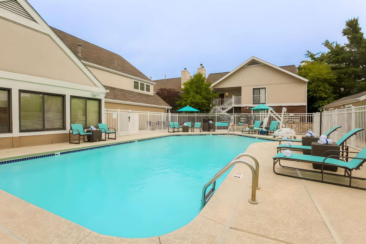 MainStay Suites St. Louis - Galleria 29/29