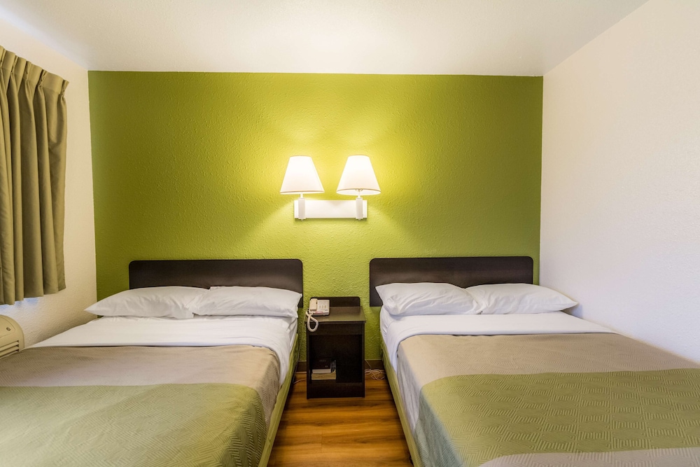 Motel6 Green Bay, WI 20/36