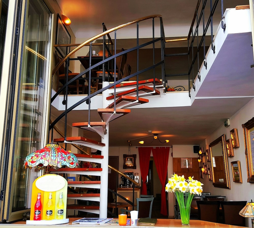 Rembrandt Hotel 4/49