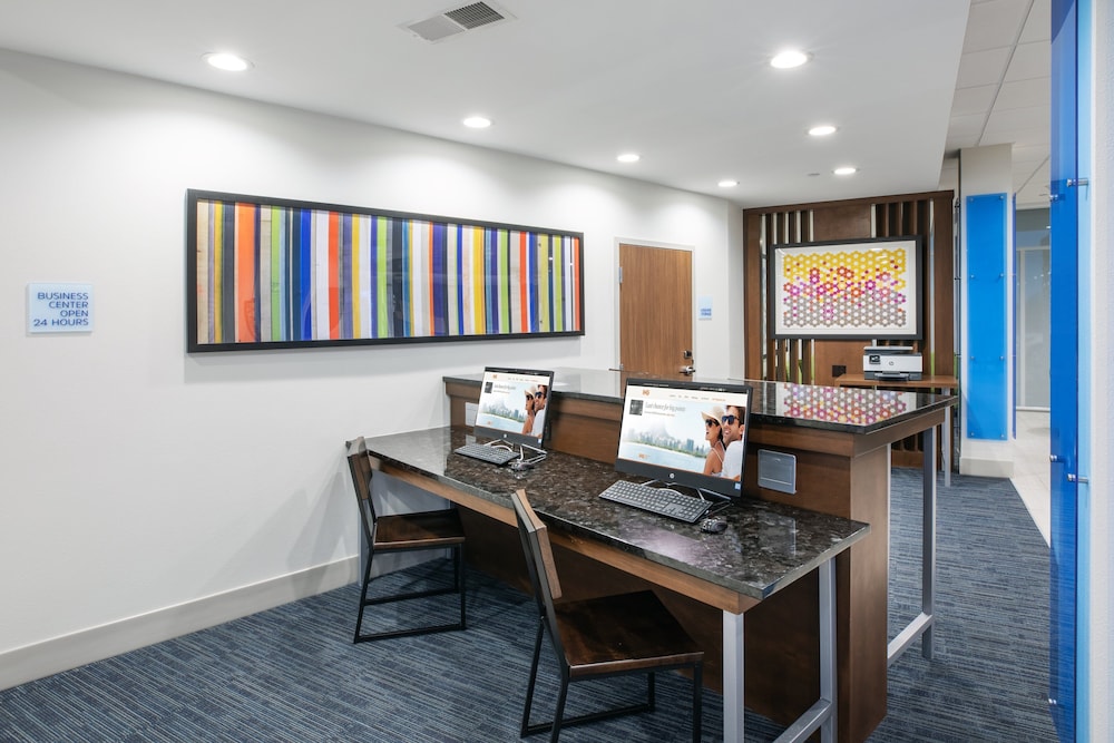 Holiday Inn Express & Suites Purcell 40/48