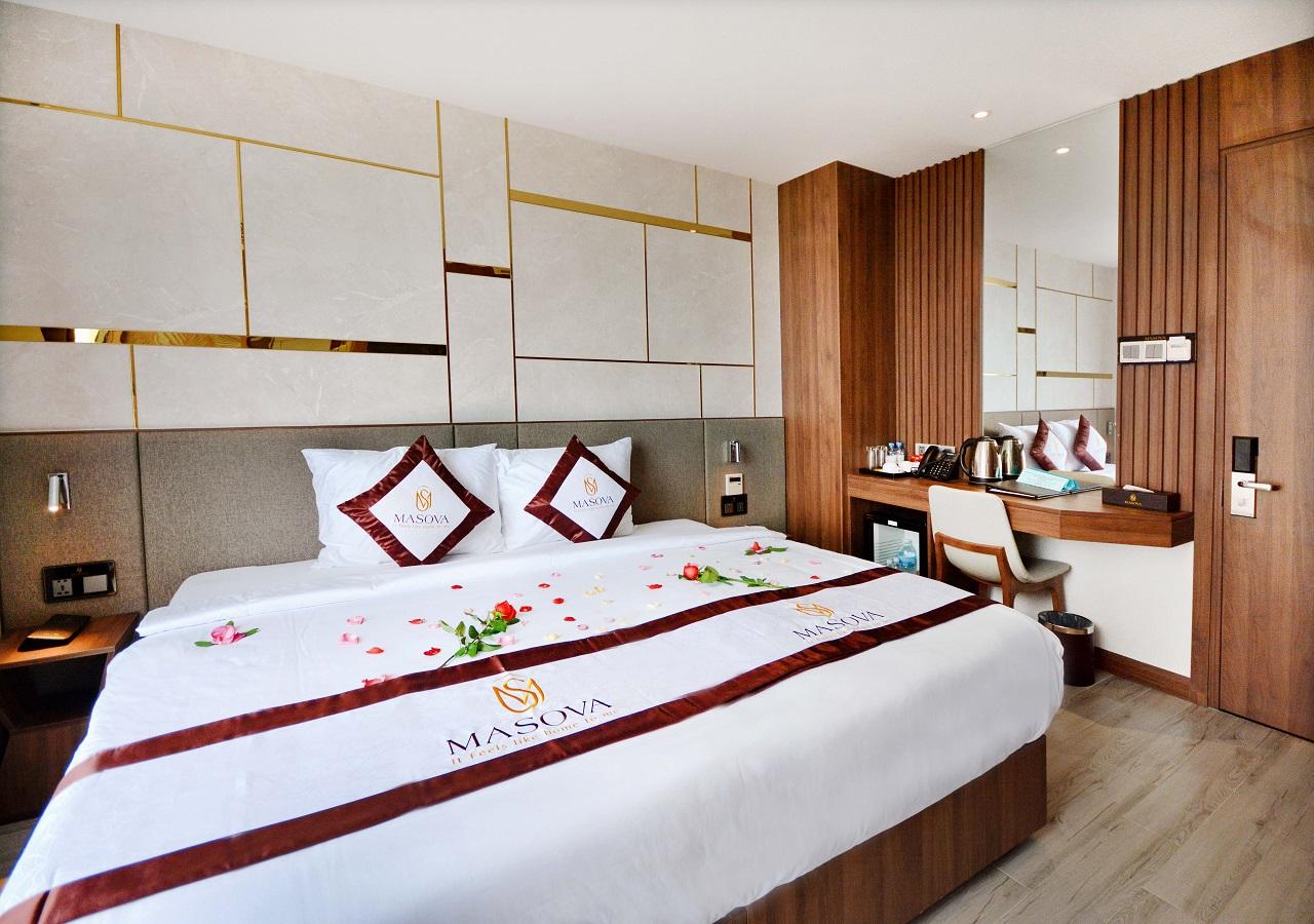 Deluxe, Partial Sea View