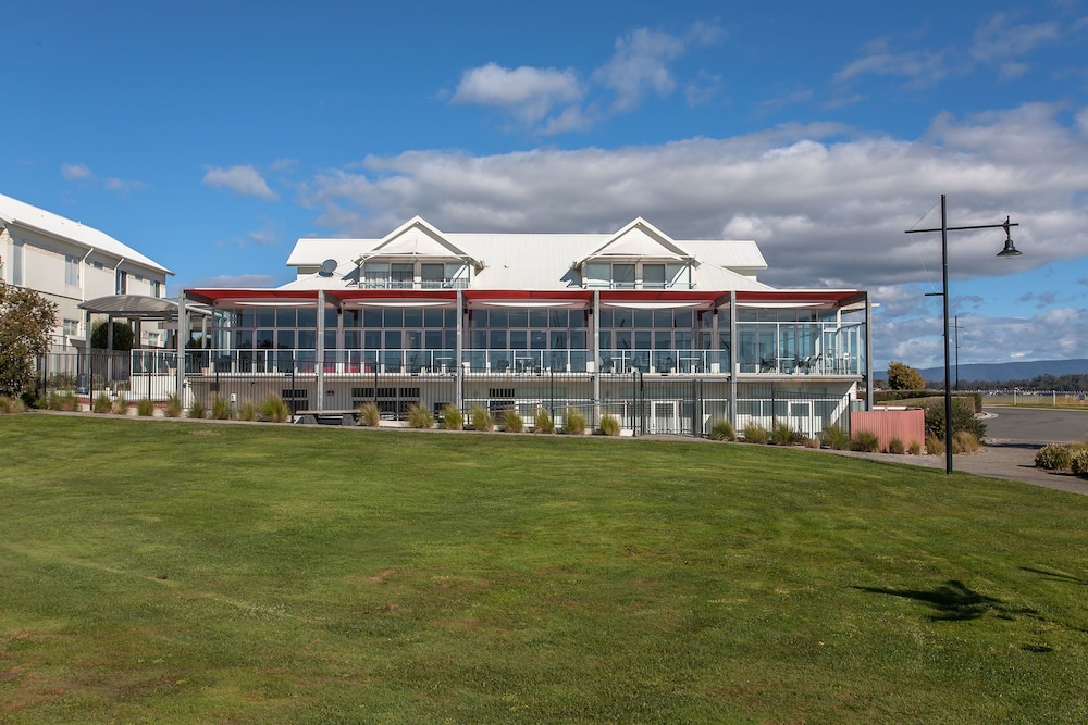 York Cove Hotel 4/59
