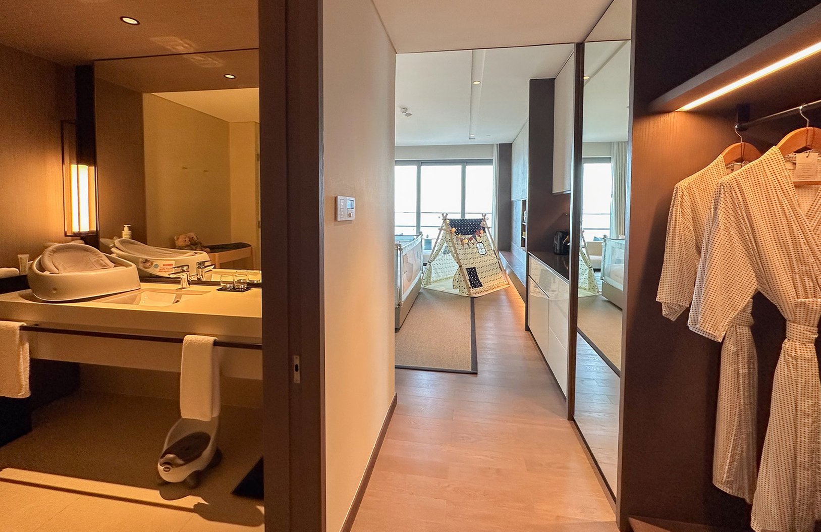 New World Hoiana Hotel 49/50