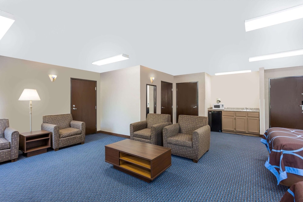 Super 8 By Wyndham El Dorado 19/25