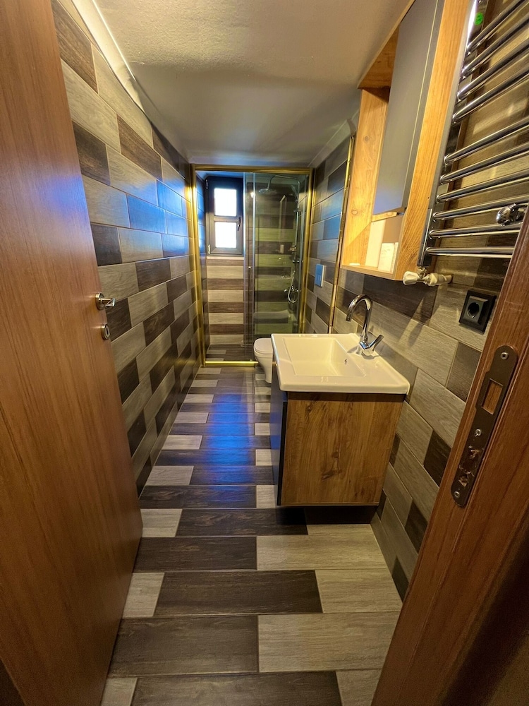 Beta Hotel 25/37