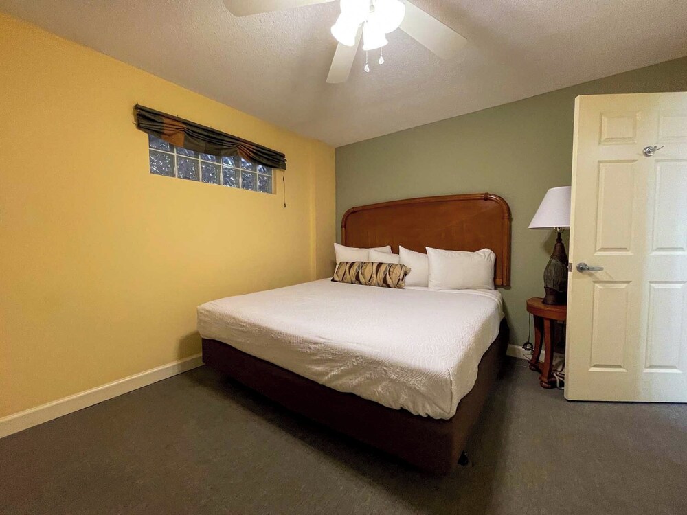 2 BEDROOMS, CONDO, STANDARD, PARTIAL OCEAN VIEW, KITCHEN