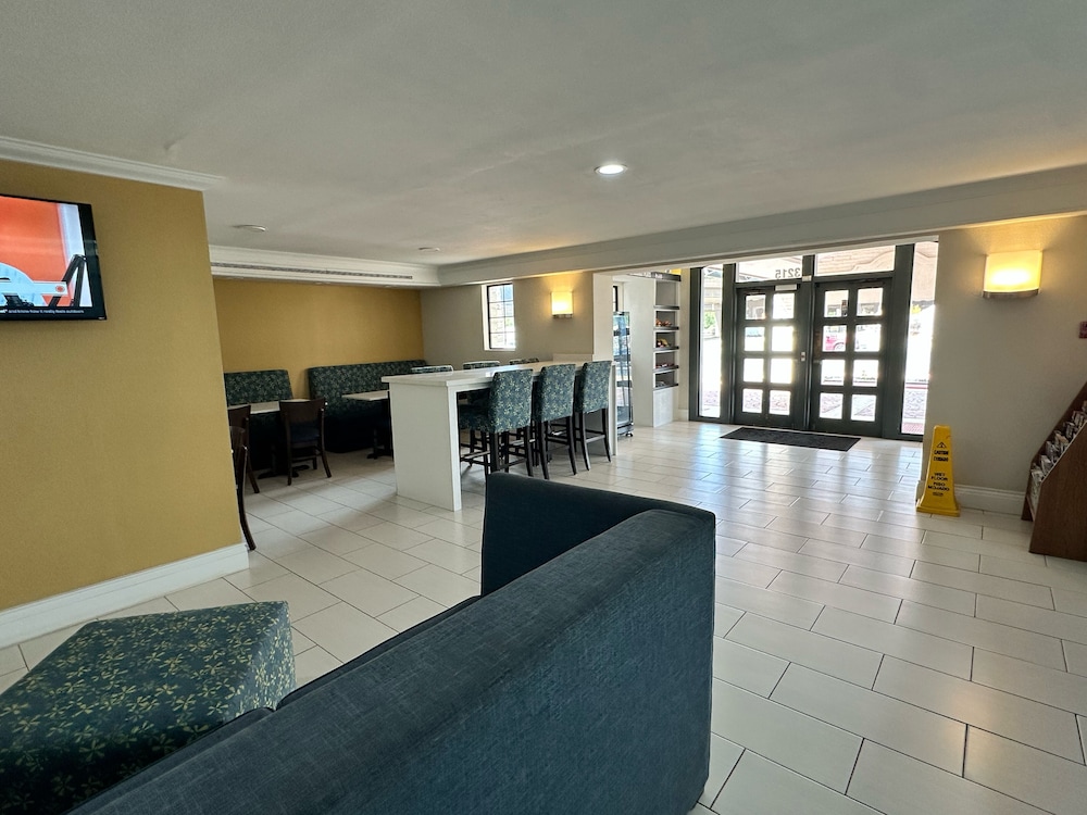 Super 8 by Wyndham Nacogdoches Near University 43/58