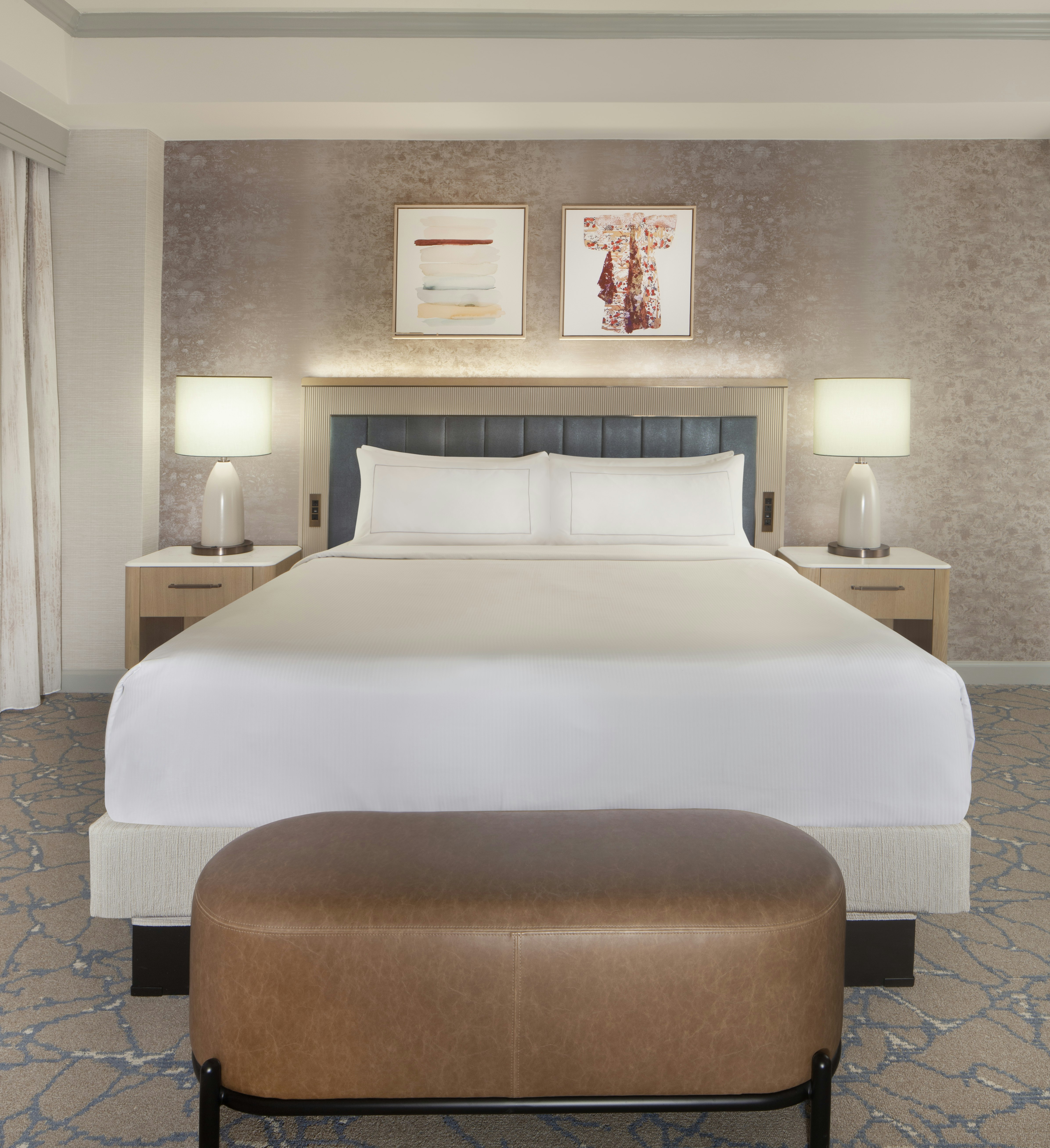 Governor, Suite, King Bed, East Tower