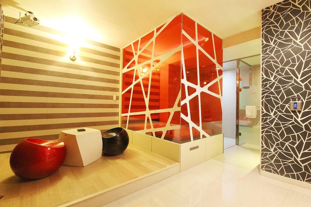 Zara Motel 40/68