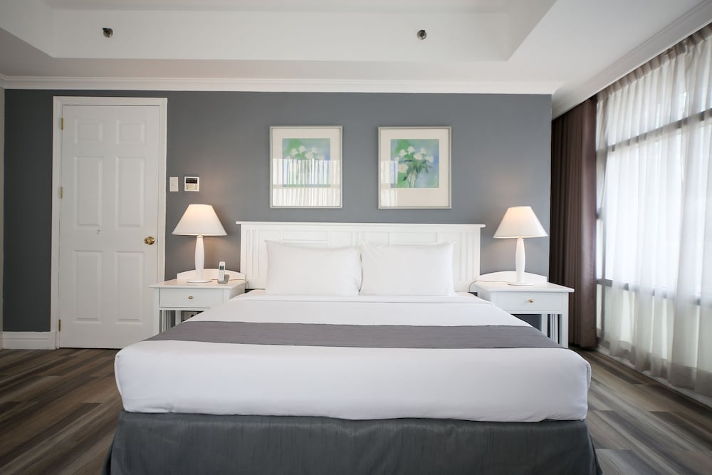 Infinity Towers Suites 11/50