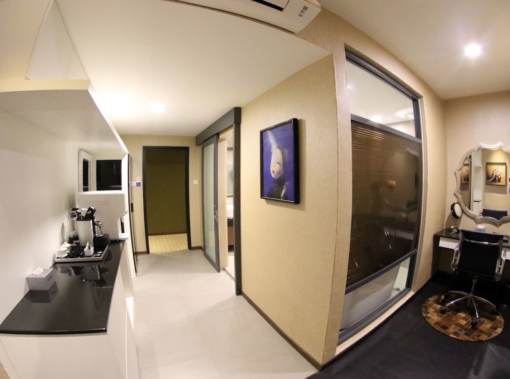 Bedrock Hotel 26/50