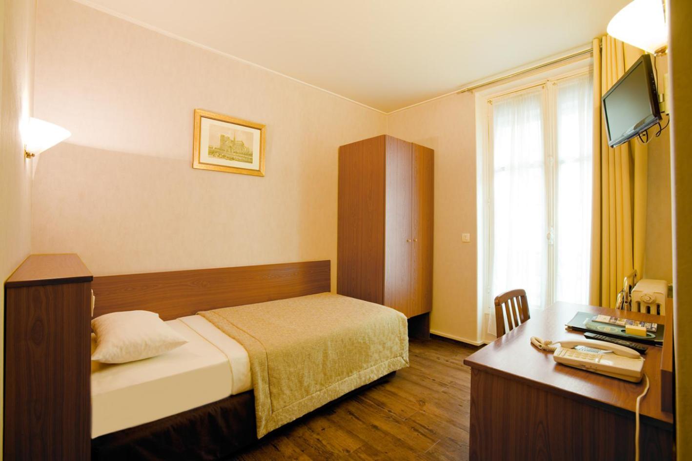 ROOM, SINGLE