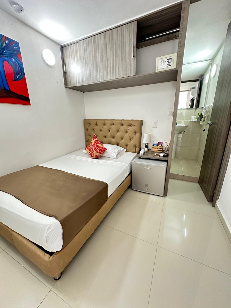 Room, Single, Single Bed, No Window