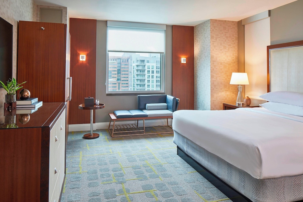 ROOM, KING BED, CITY VIEW