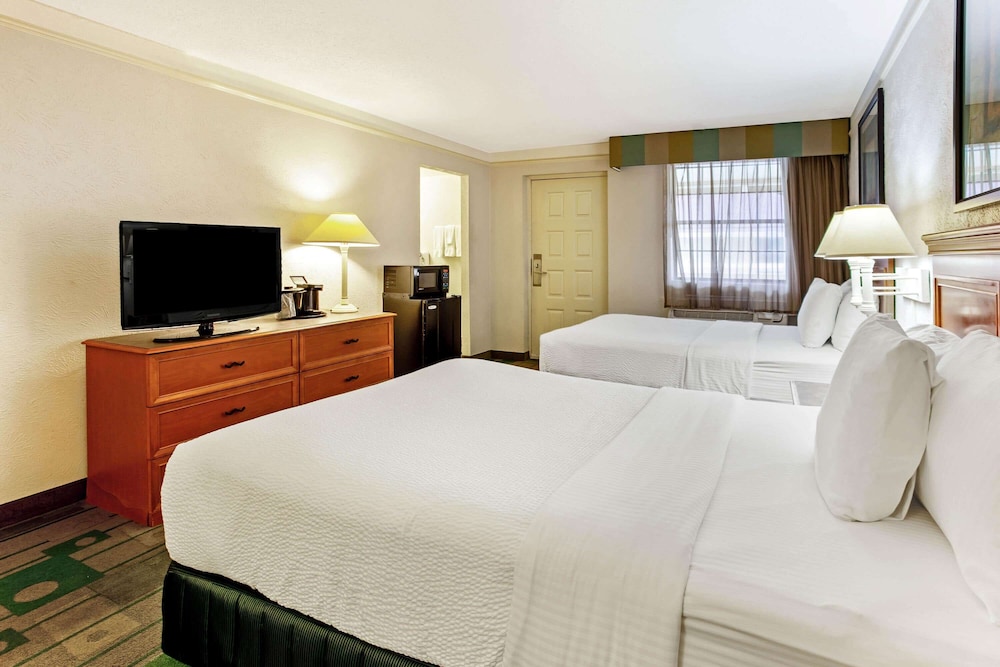 Rodeway Inn College Station, TX 14/37