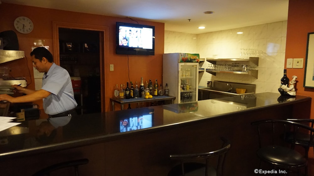 Nichols Airport Hotel 37/61